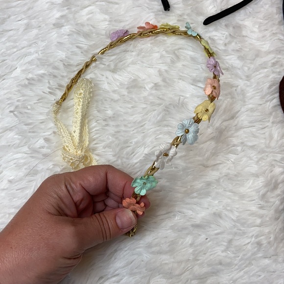 Lot of Girls Decorative Headbands - Picture 3 of 9